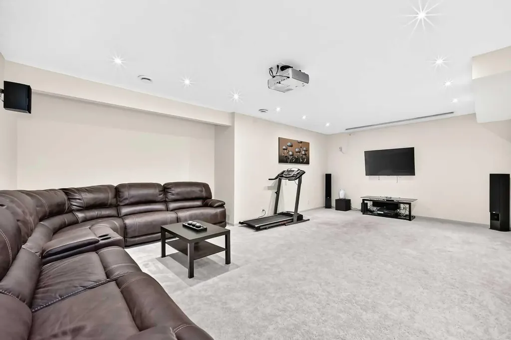 279 Copperpond Circle SE Calgary AB T2Z 0R4