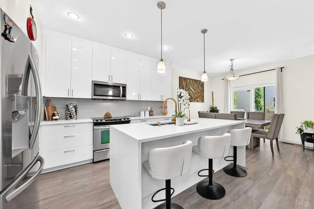 279 Copperpond Circle SE Calgary AB T2Z 0R4