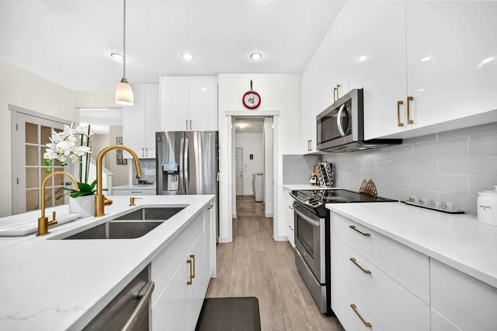 279 Copperpond Circle SE Calgary AB T2Z 0R4