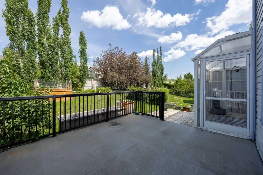 73 Sunset Heights Cochrane AB T4C 0C7