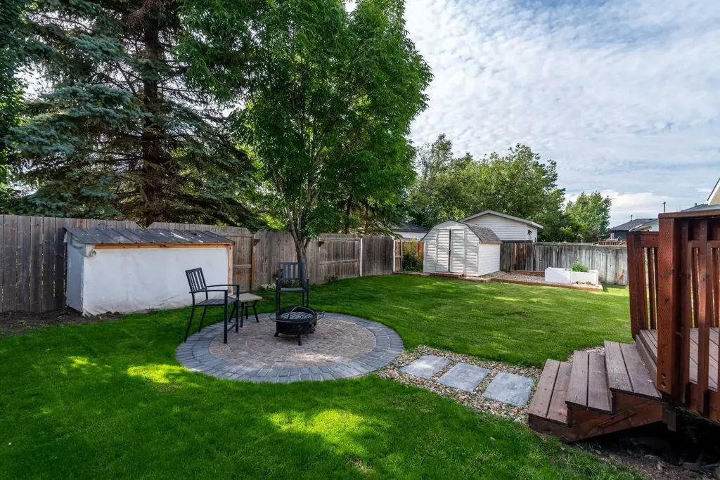 2308 52 Avenue Lloydminster AB T9V 2Z8