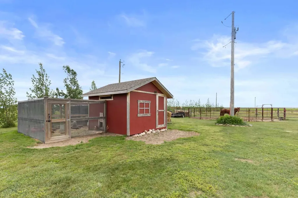 7228 Township Road 110 Rural Cypress County AB T0K 1Z0