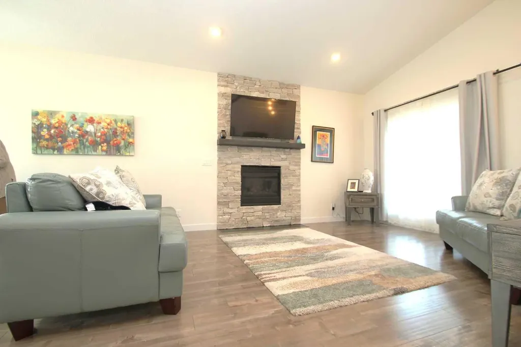 73 Longmire Close Red Deer AB T4R 0T1