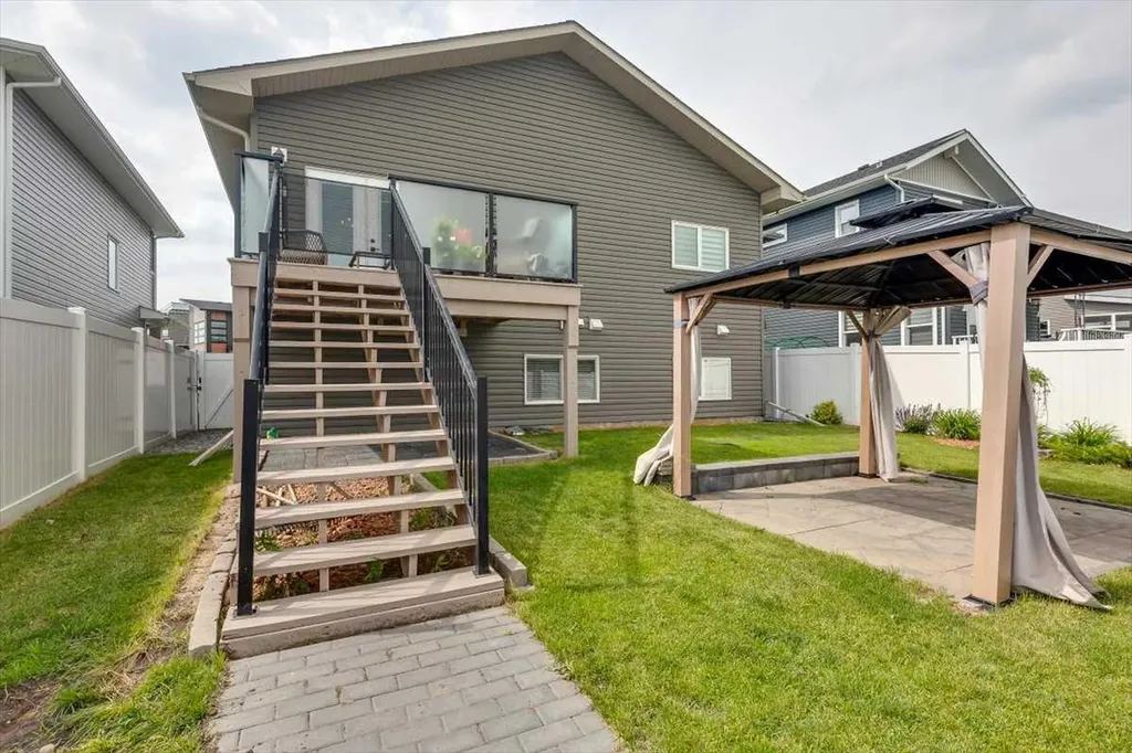73 Longmire Close Red Deer AB T4R 0T1
