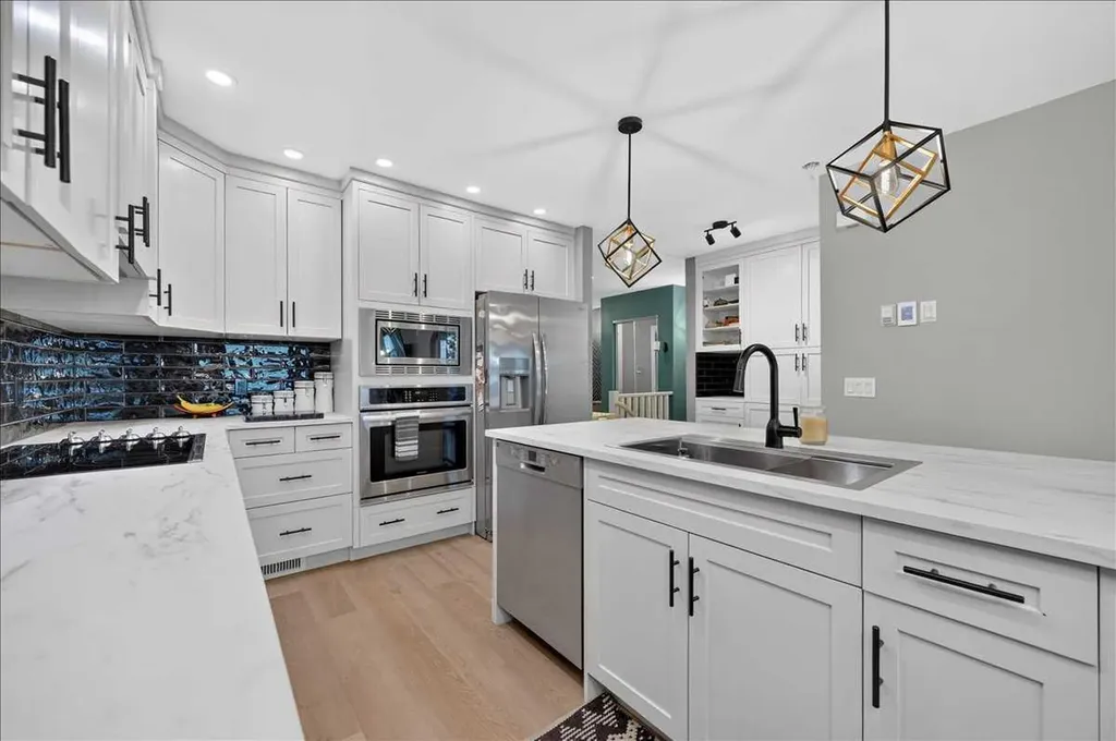 33 Stonegate Drive NW Airdrie AB T4B 2V9