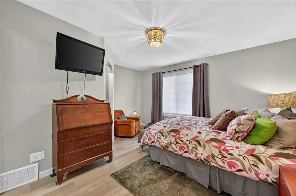 33 Stonegate Drive NW Airdrie AB T4B 2V9