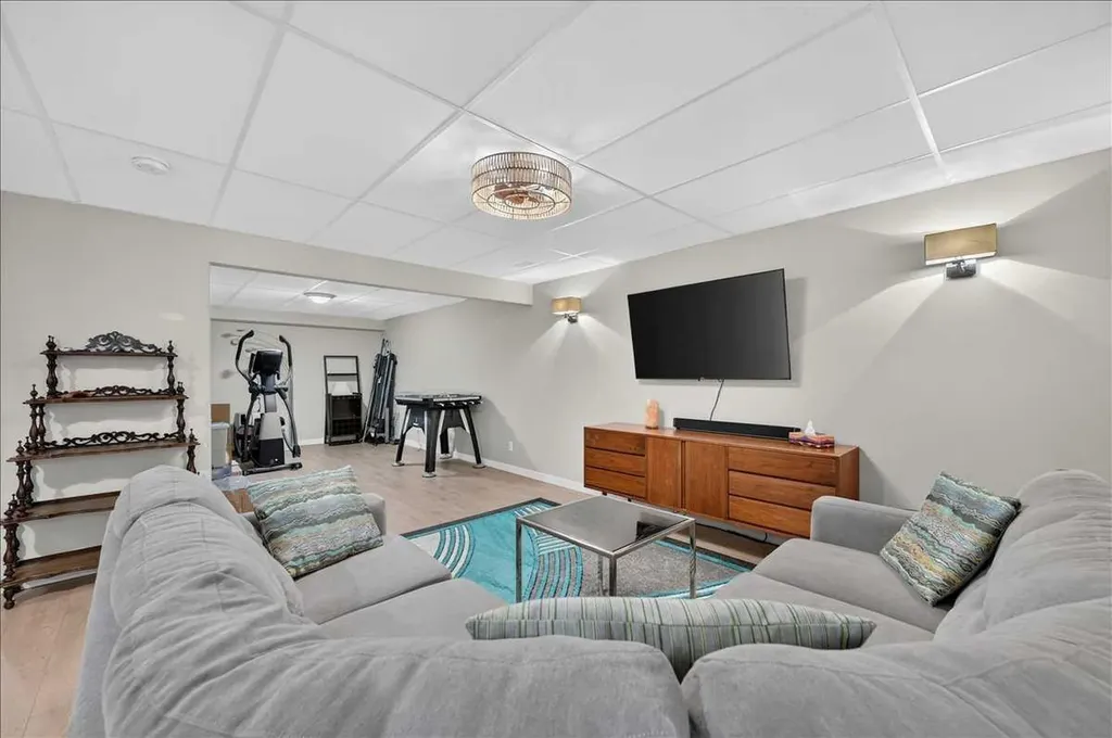 33 Stonegate Drive NW Airdrie AB T4B 2V9