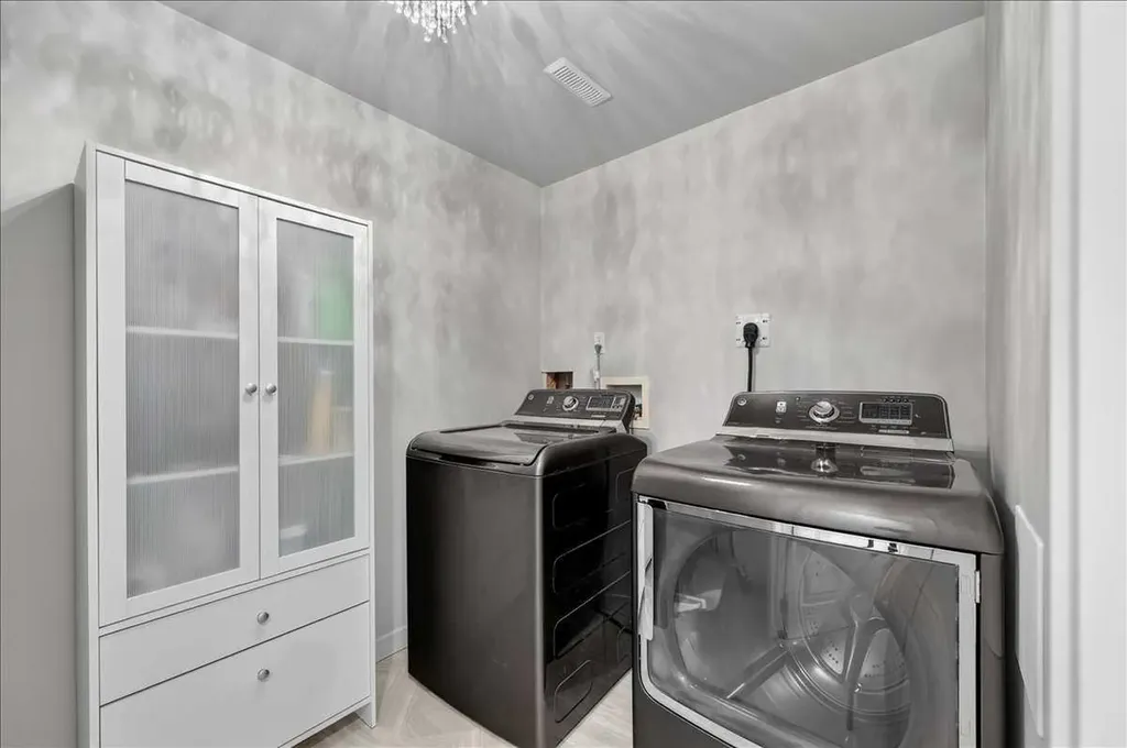 33 Stonegate Drive NW Airdrie AB T4B 2V9