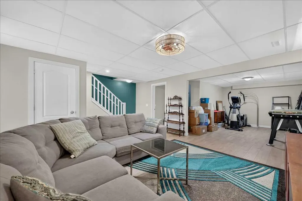 33 Stonegate Drive NW Airdrie AB T4B 2V9