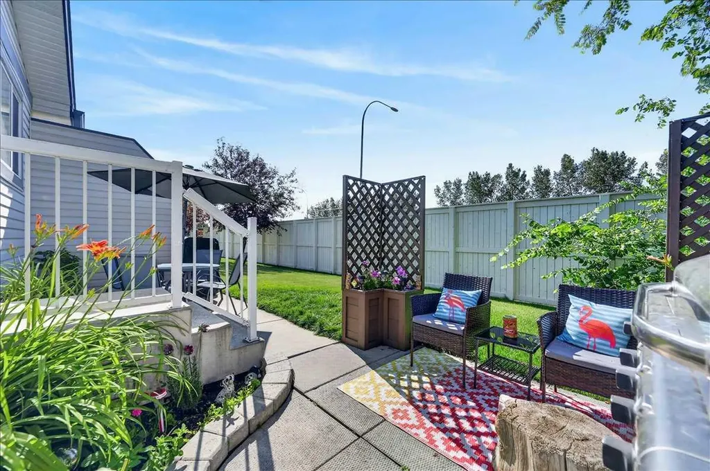 33 Stonegate Drive NW Airdrie AB T4B 2V9