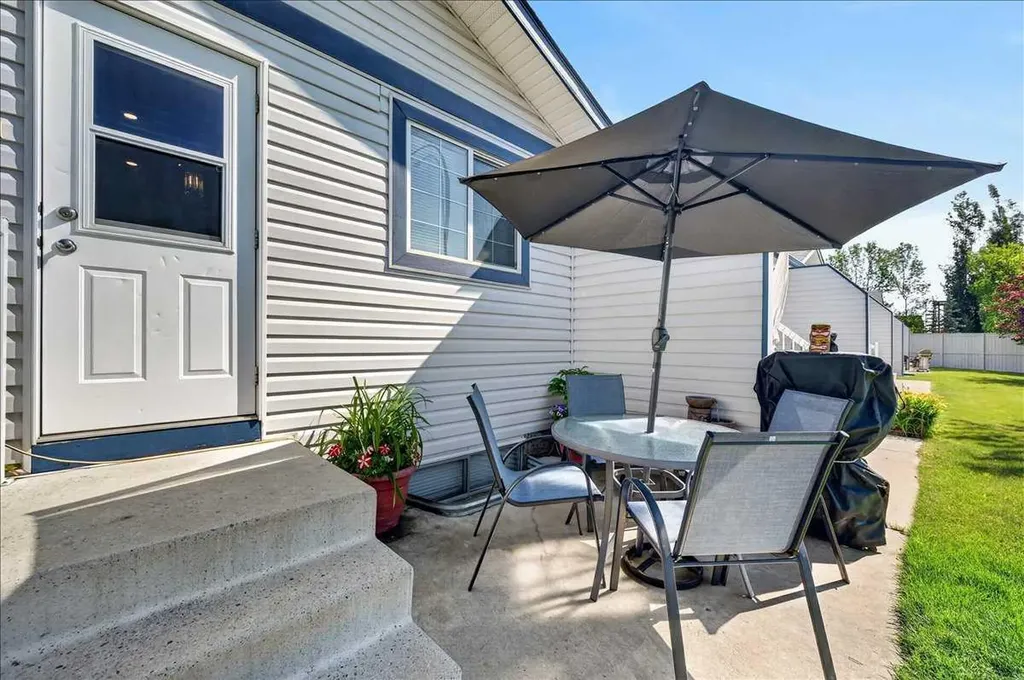 33 Stonegate Drive NW Airdrie AB T4B 2V9