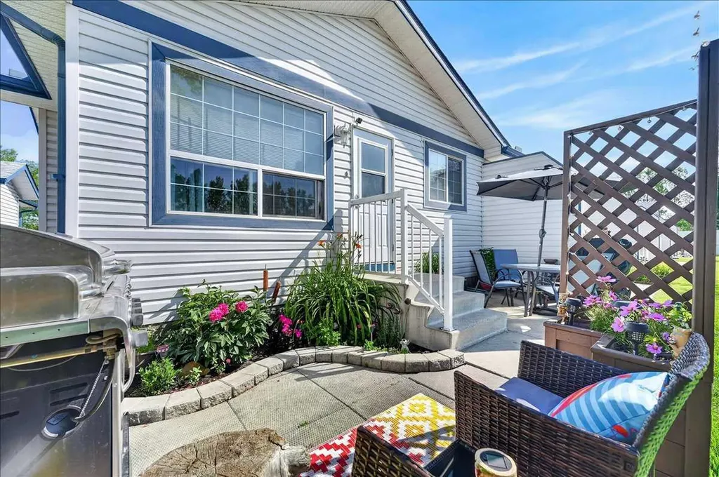 33 Stonegate Drive NW Airdrie AB T4B 2V9