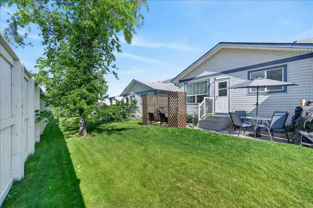33 Stonegate Drive NW Airdrie AB T4B 2V9