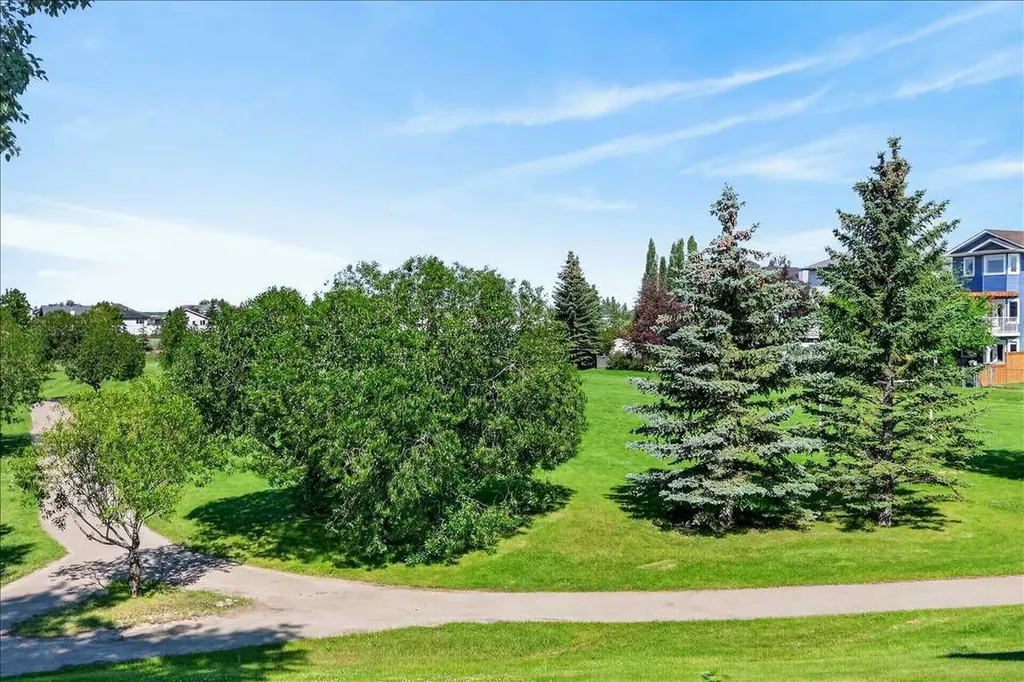 33 Stonegate Drive NW Airdrie AB T4B 2V9