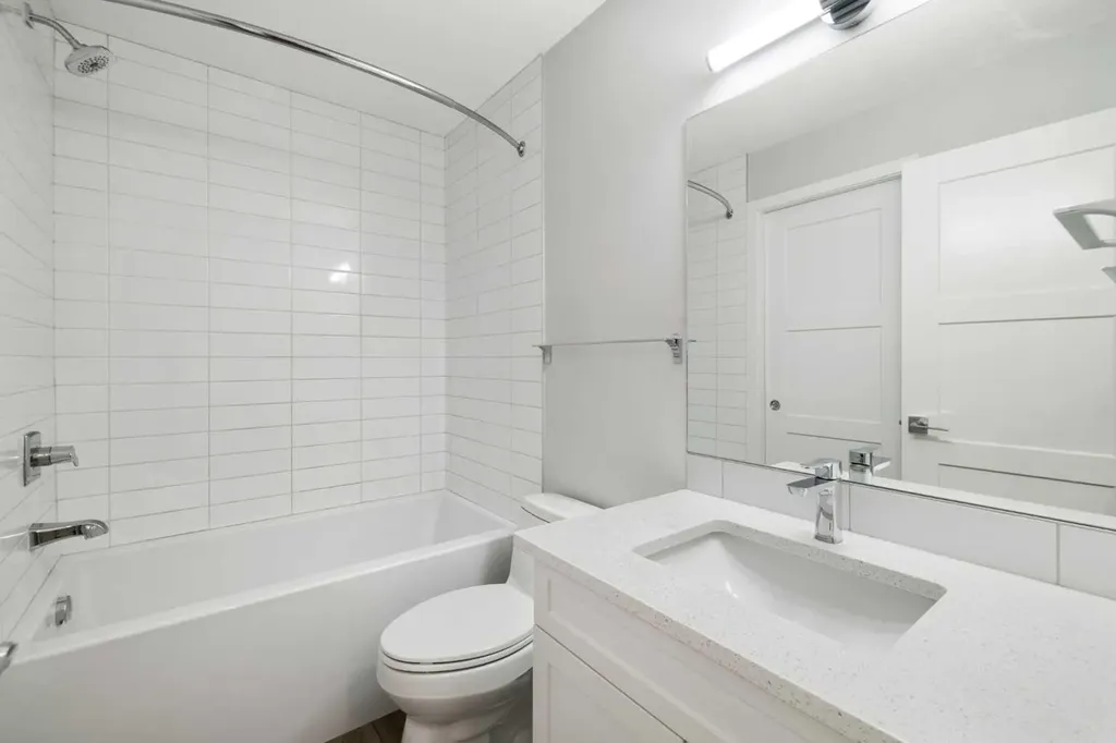 8355 19 Avenue SW Calgary AB T3H6G3
