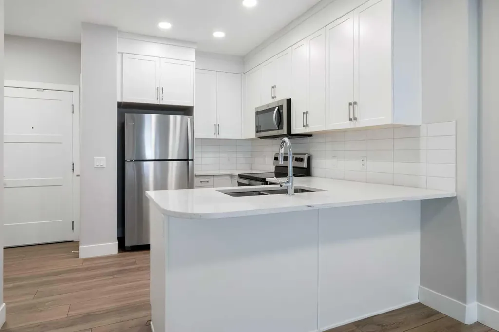 8355 19 Avenue SW Calgary AB T3H6G3