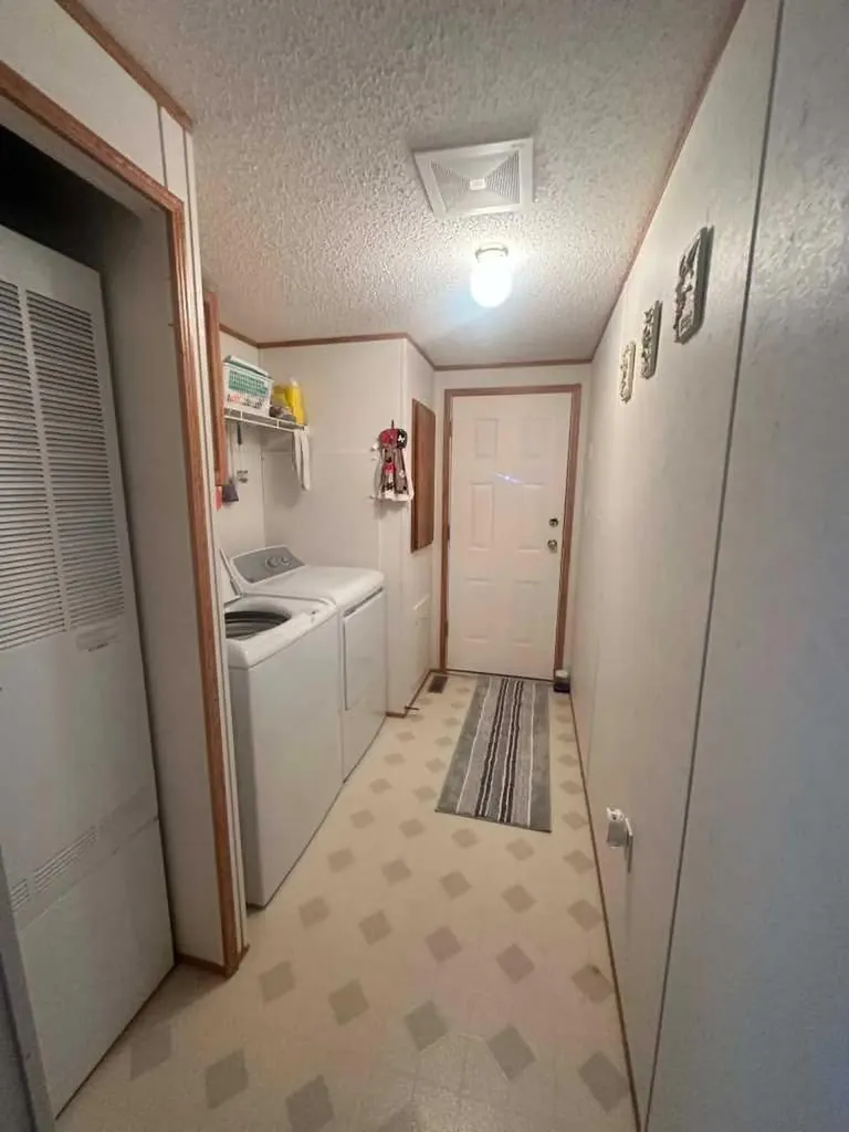 6205 54 Street Ponoka AB T4J1M5