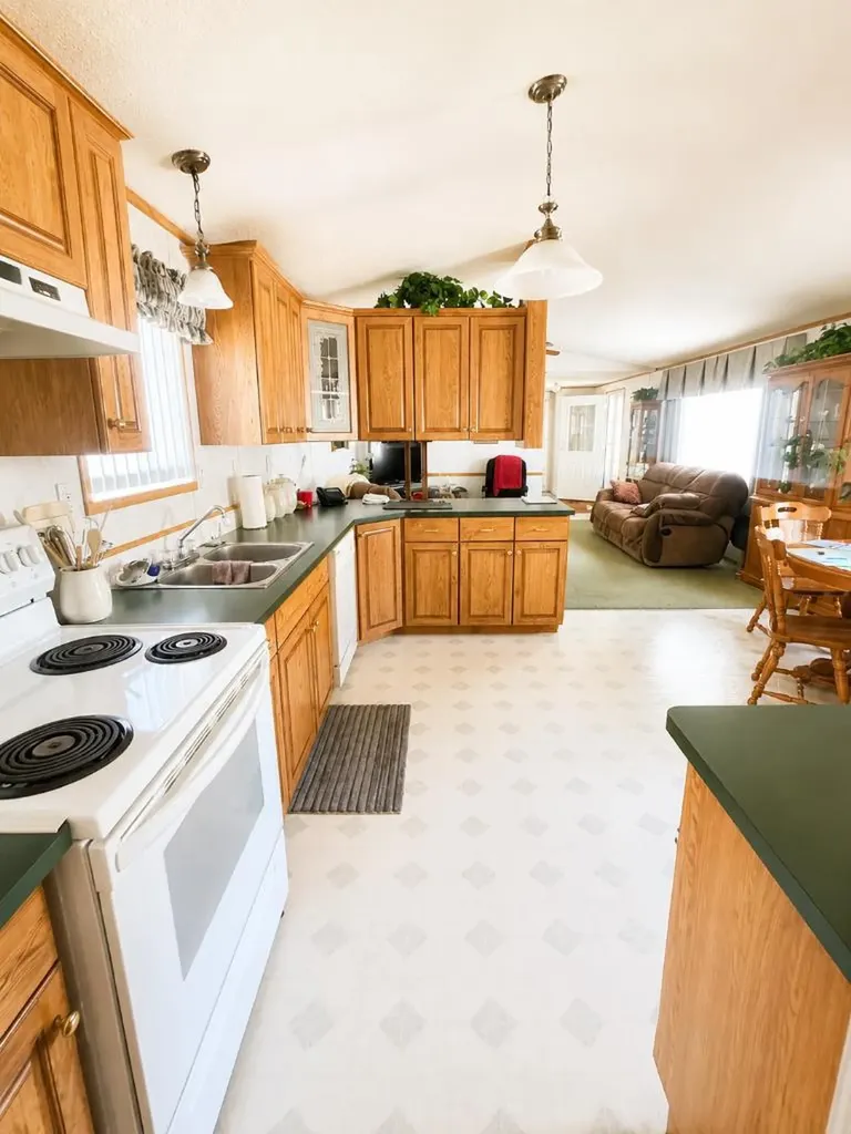 6205 54 Street Ponoka AB T4J1M5