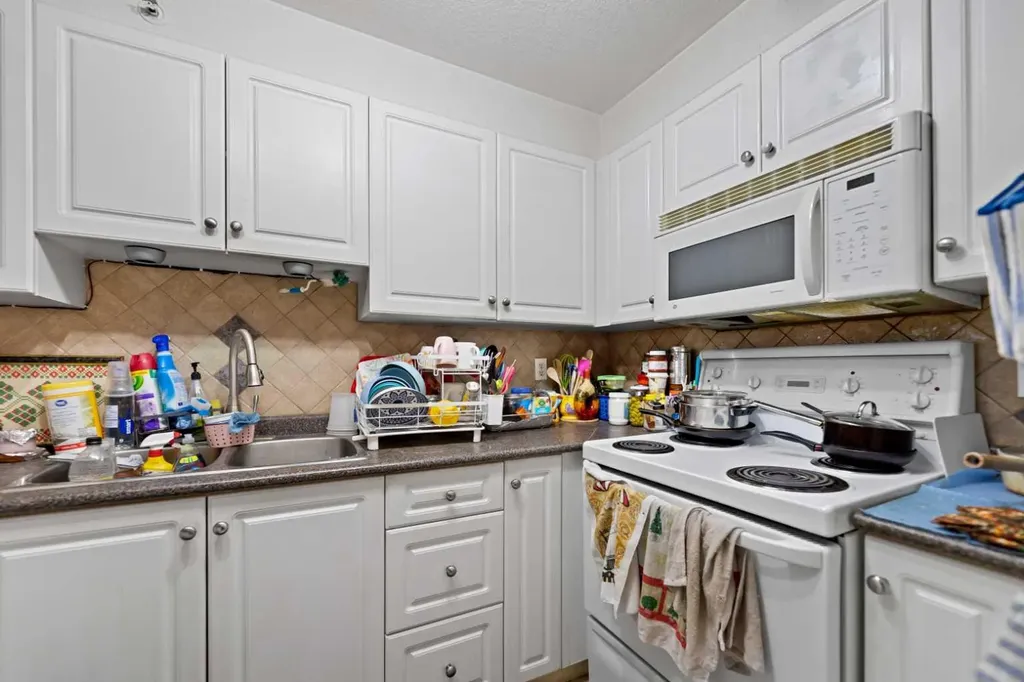 3000 Citadel Meadow Point NW Calgary AB T3G 5N5