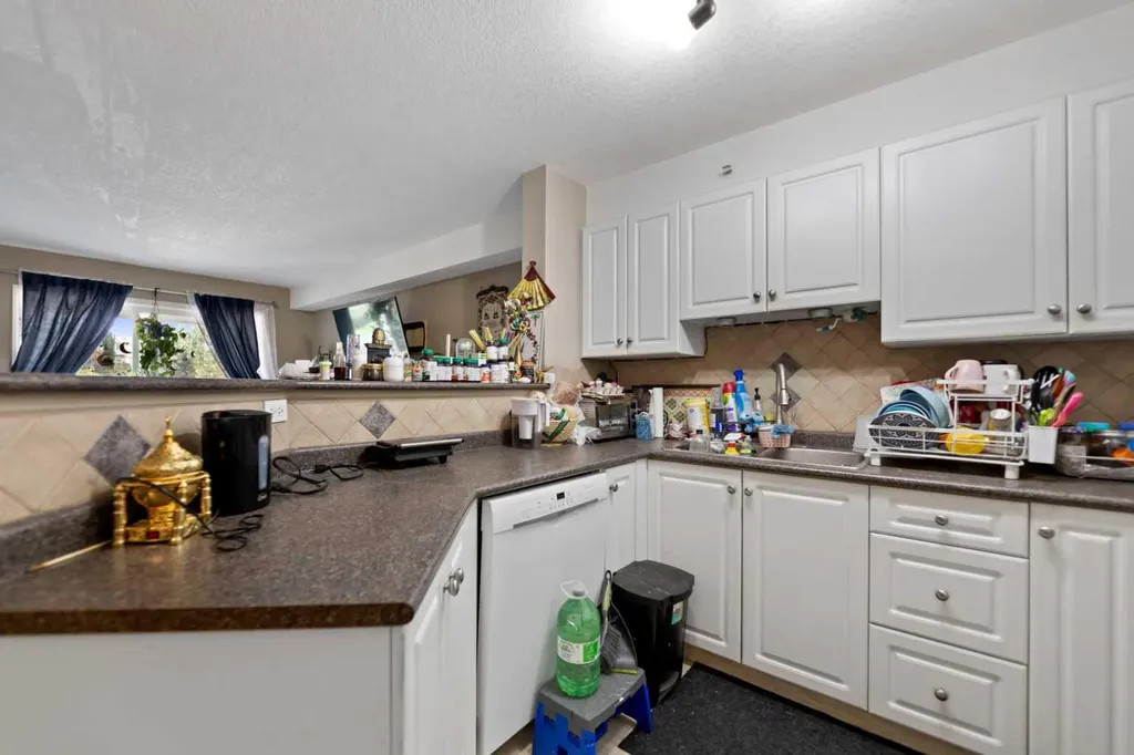 3000 Citadel Meadow Point NW Calgary AB T3G 5N5