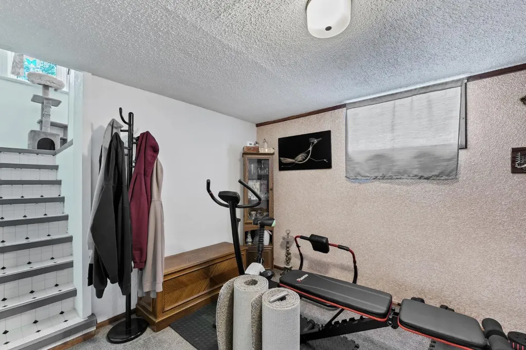 162 2 Street NE Medicine Hat AB T1A5K9