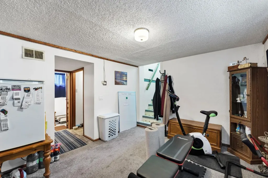 162 2 Street NE Medicine Hat AB T1A5K9