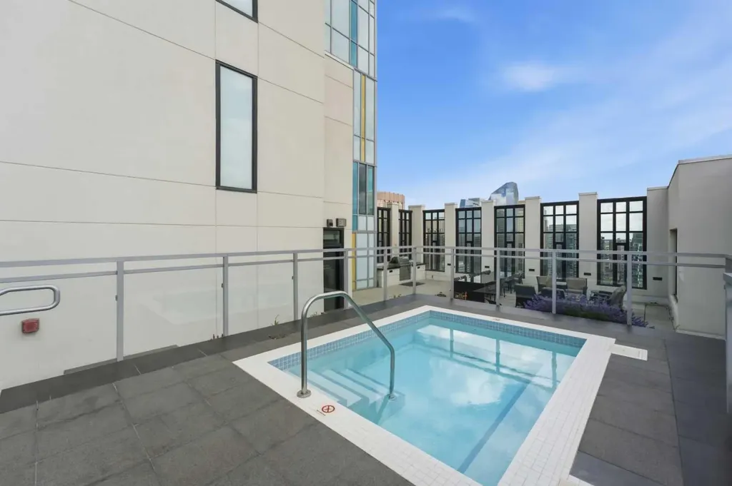 901 10 Avenue SW Calgary AB T2R 0B5