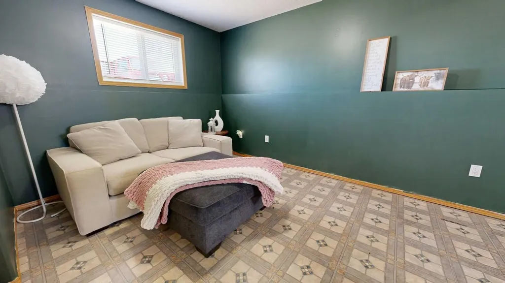 10111 98a Street Sexsmith AB T0H 3C0
