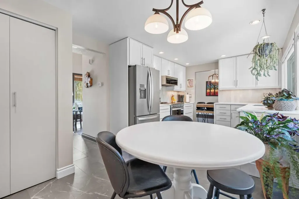 15 Lock Crescent Okotoks AB T1S 1E7