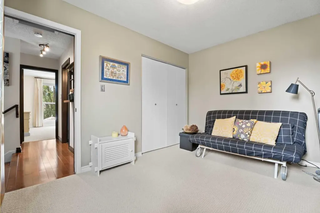 15 Lock Crescent Okotoks AB T1S 1E7