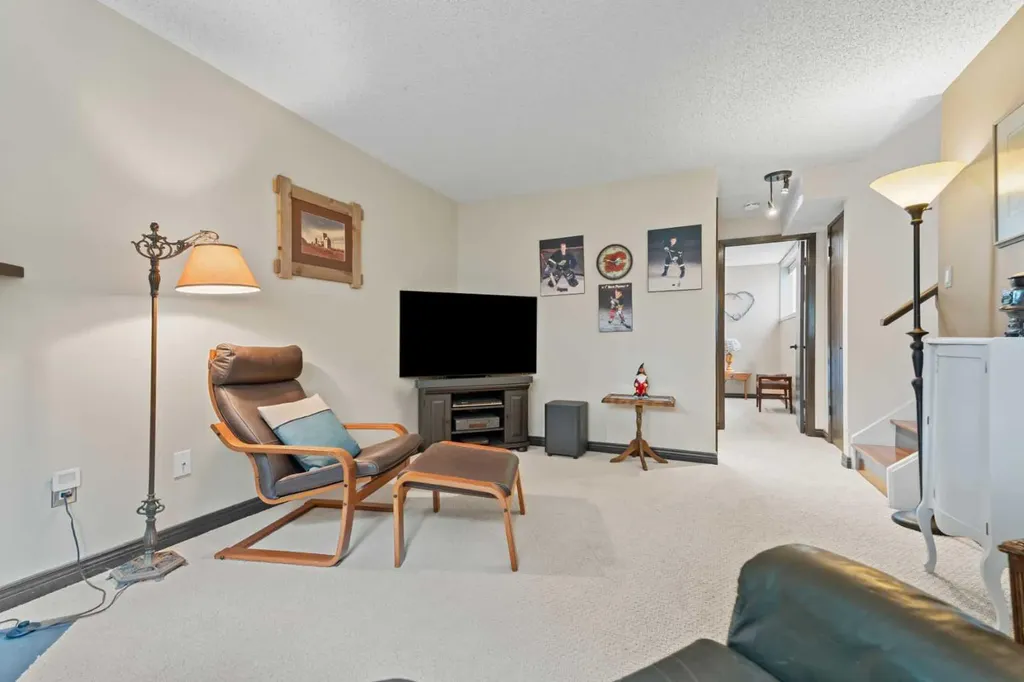 15 Lock Crescent Okotoks AB T1S 1E7