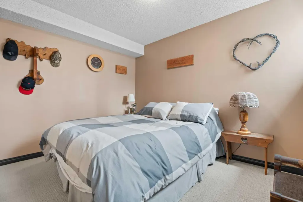 15 Lock Crescent Okotoks AB T1S 1E7