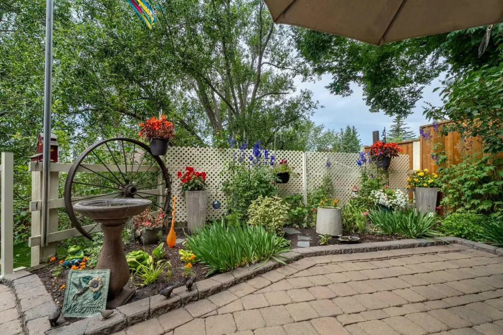 15 Lock Crescent Okotoks AB T1S 1E7