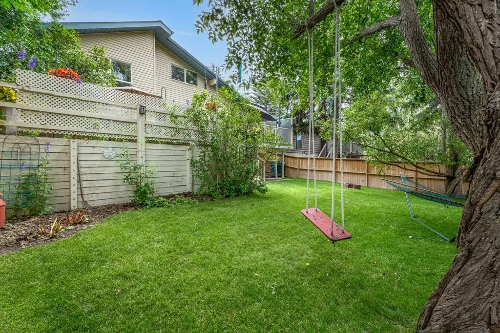 15 Lock Crescent Okotoks AB T1S 1E7