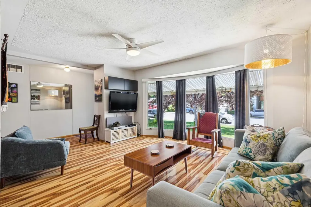 1219 Renfrew Drive NE Calgary AB T2E 5J3