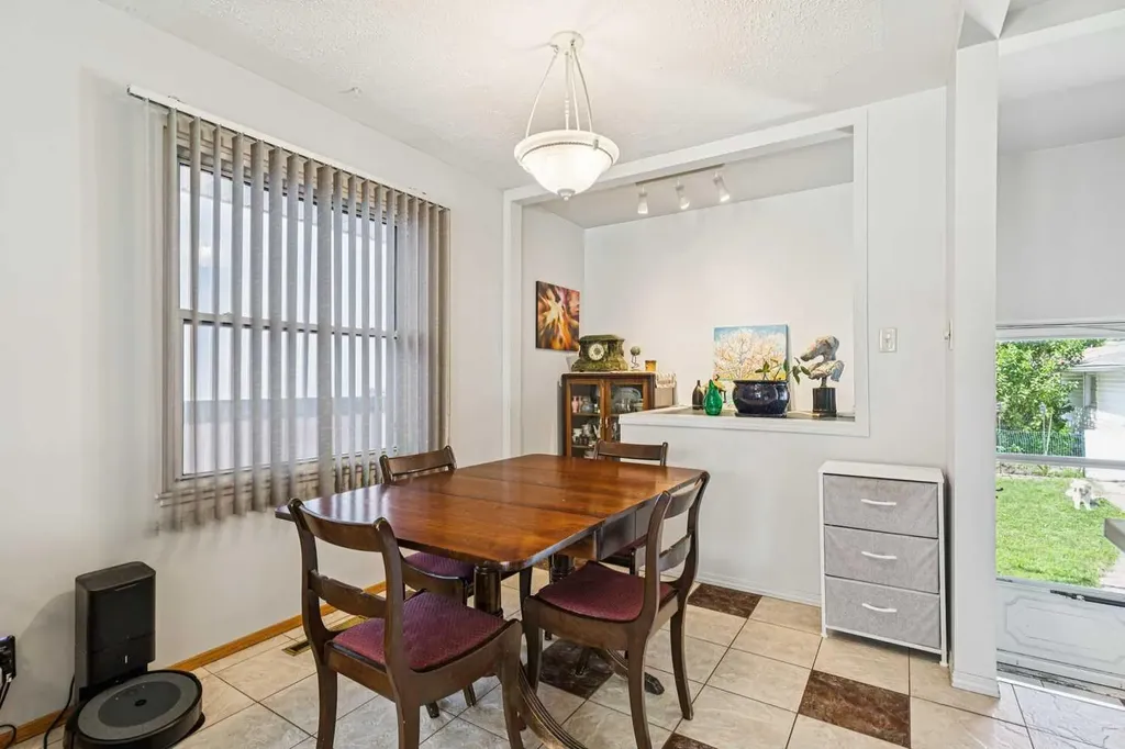 1219 Renfrew Drive NE Calgary AB T2E 5J3