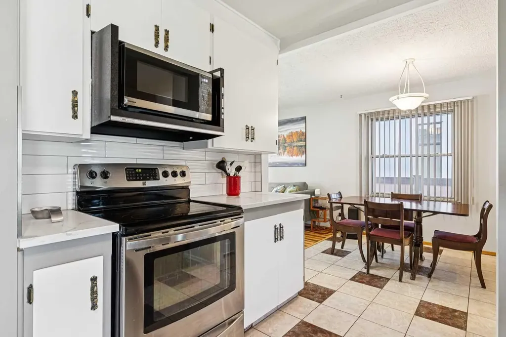 1219 Renfrew Drive NE Calgary AB T2E 5J3