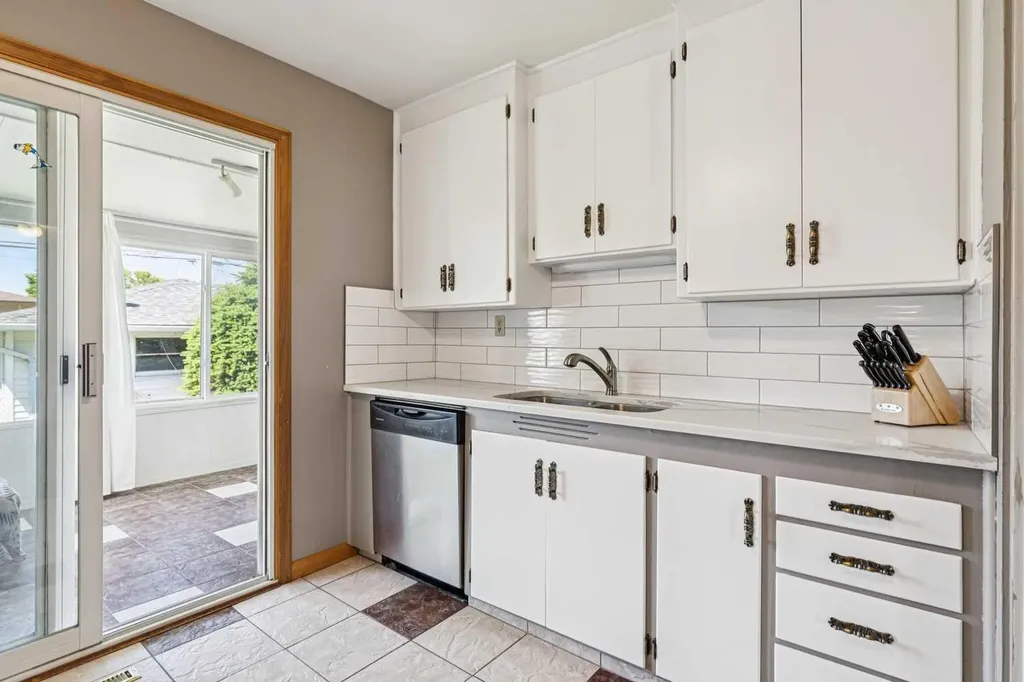 1219 Renfrew Drive NE Calgary AB T2E 5J3