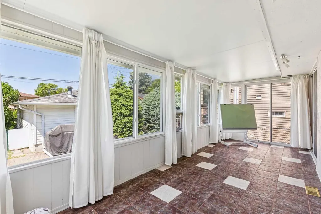 1219 Renfrew Drive NE Calgary AB T2E 5J3