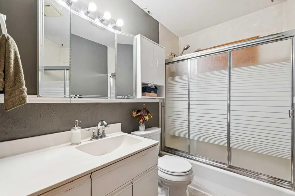 1219 Renfrew Drive NE Calgary AB T2E 5J3