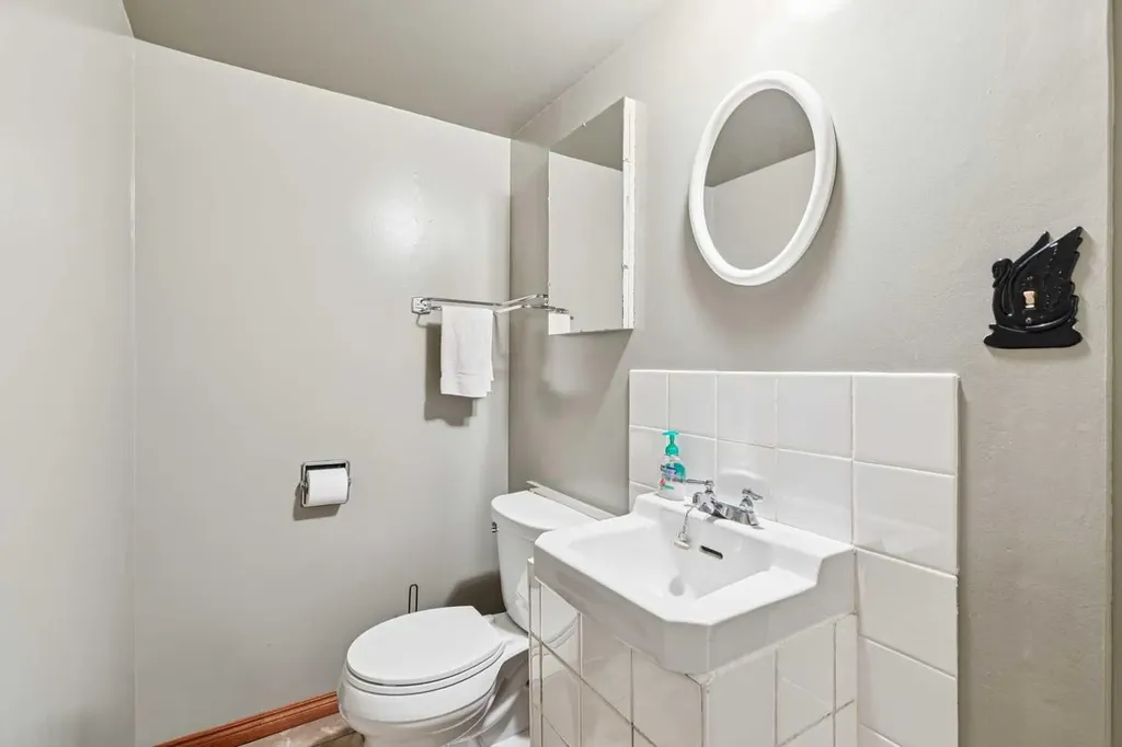 1219 Renfrew Drive NE Calgary AB T2E 5J3