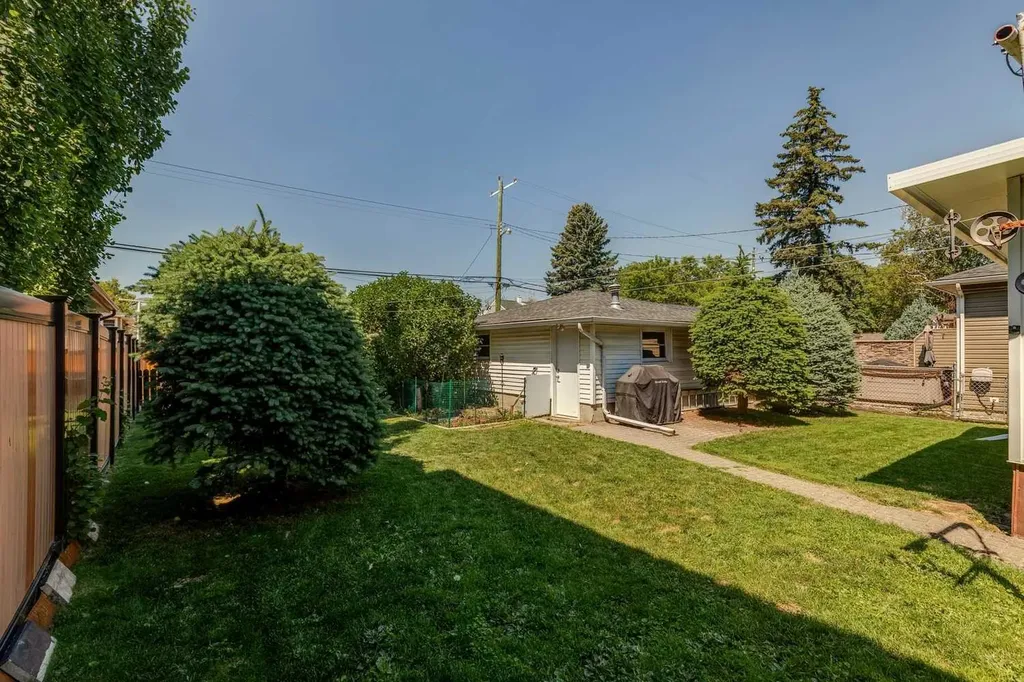 1219 Renfrew Drive NE Calgary AB T2E 5J3