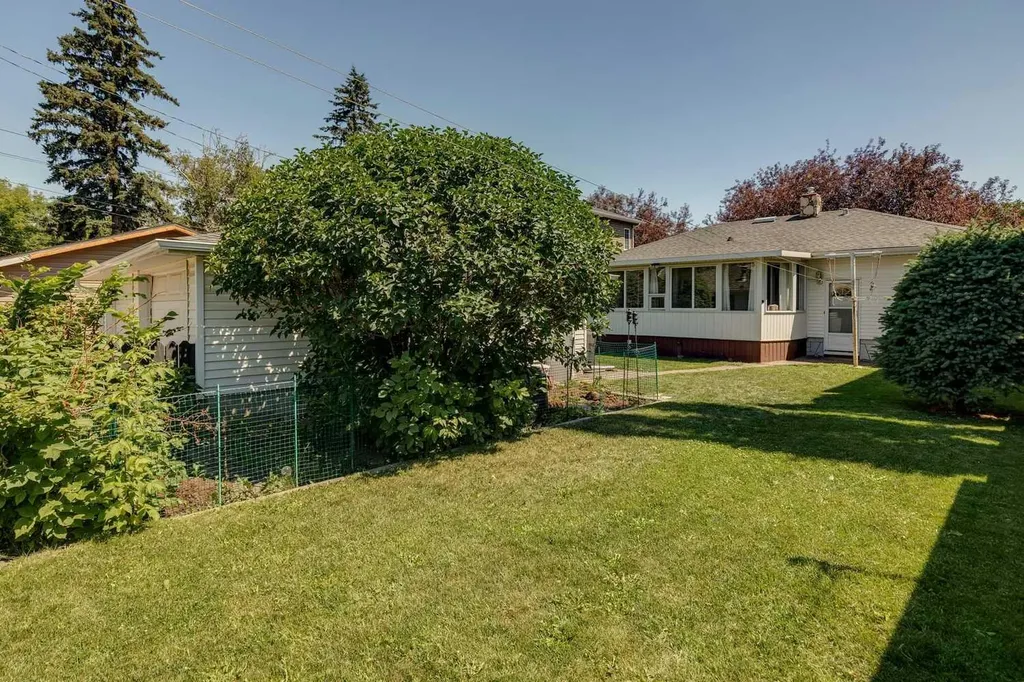 1219 Renfrew Drive NE Calgary AB T2E 5J3