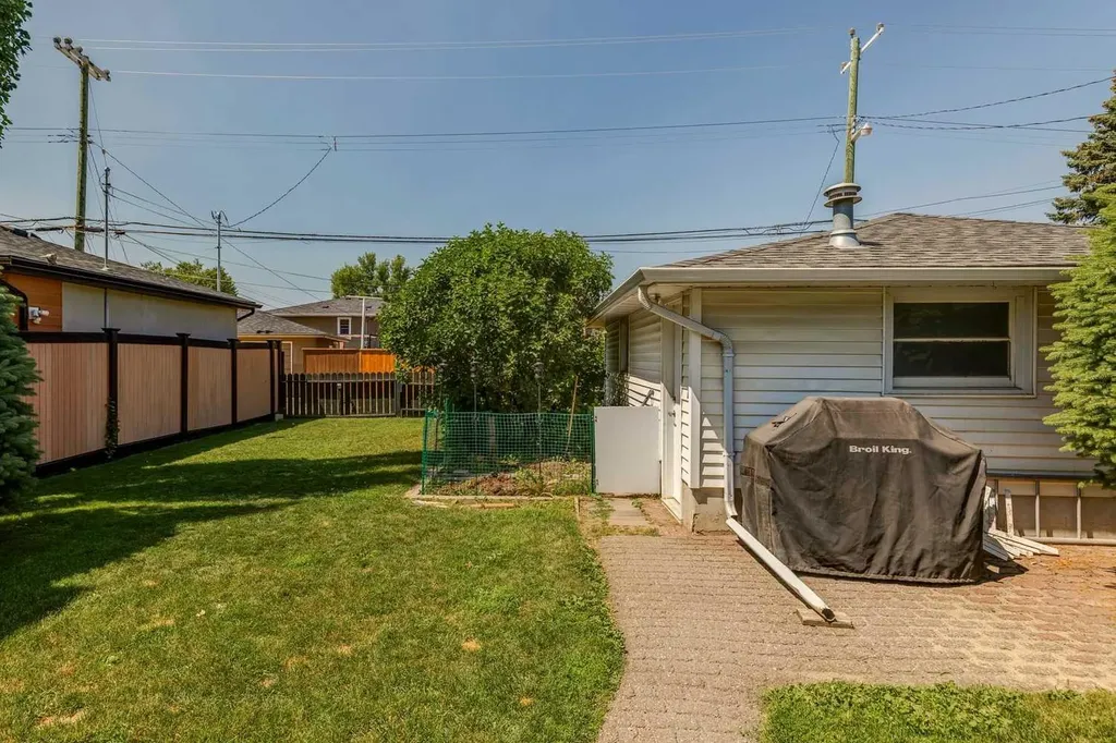 1219 Renfrew Drive NE Calgary AB T2E 5J3