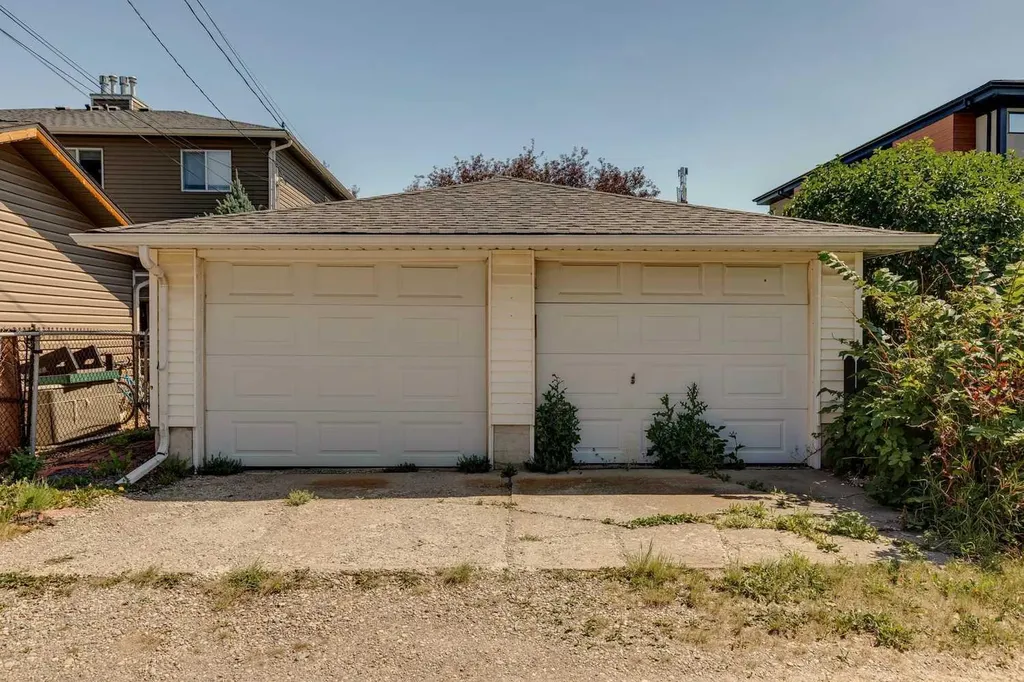 1219 Renfrew Drive NE Calgary AB T2E 5J3
