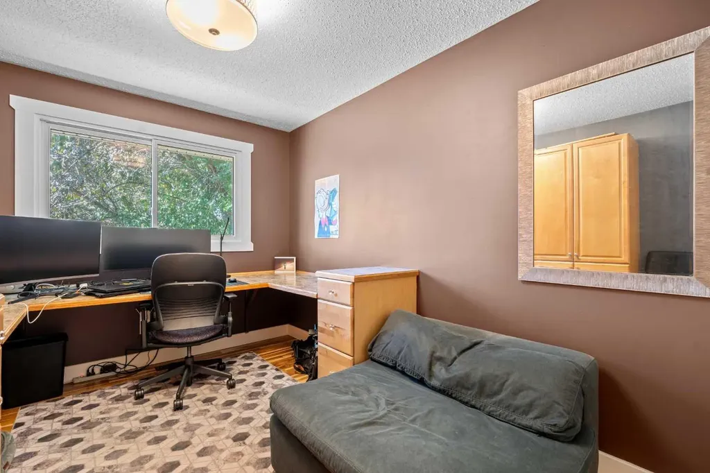 10619 Oakmoor Way SW Calgary AB T2W 1S7