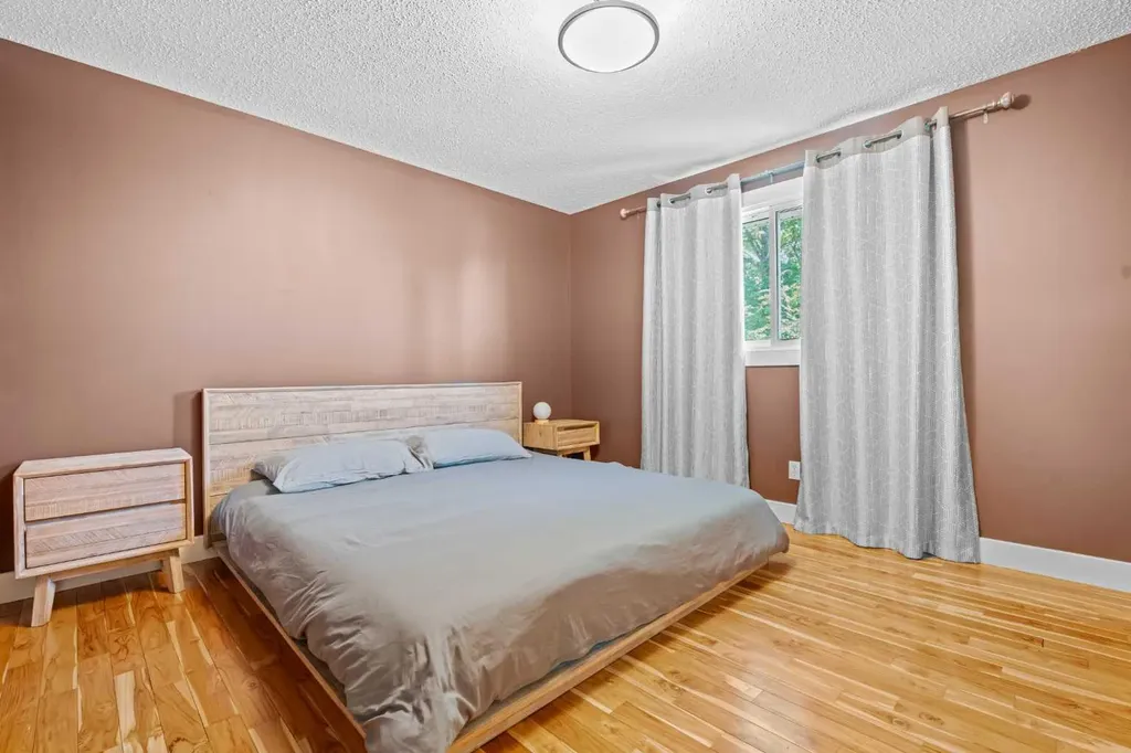 10619 Oakmoor Way SW Calgary AB T2W 1S7