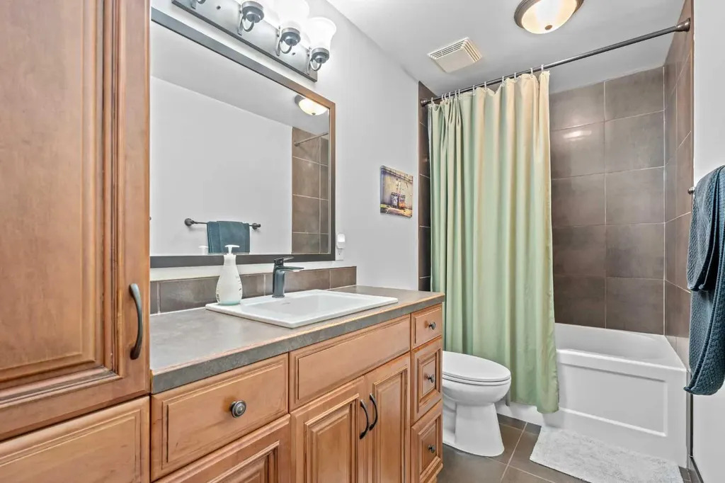 10619 Oakmoor Way SW Calgary AB T2W 1S7