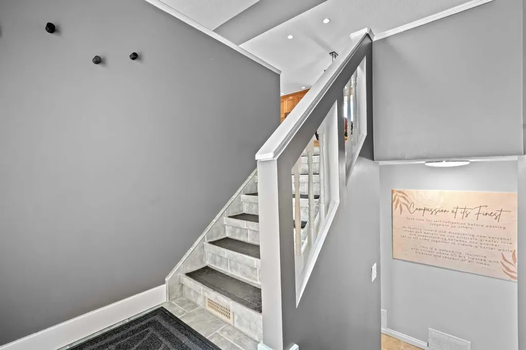 10619 Oakmoor Way SW Calgary AB T2W 1S7