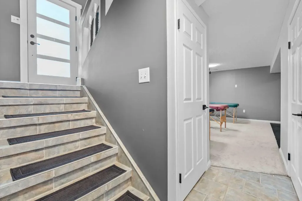 10619 Oakmoor Way SW Calgary AB T2W 1S7